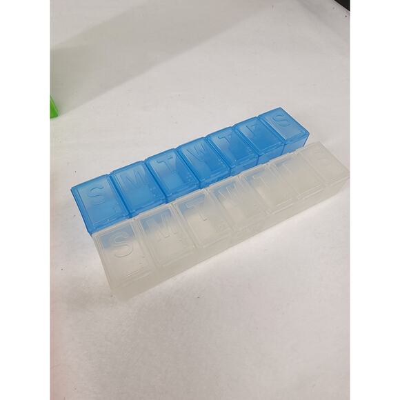 Lot of 16 gently used Pill Sorter containers - Picture 8 of 9